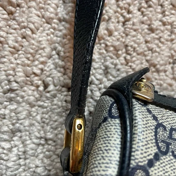 Gucci Vintage Monogram Crossbody - Picture 8 of 16